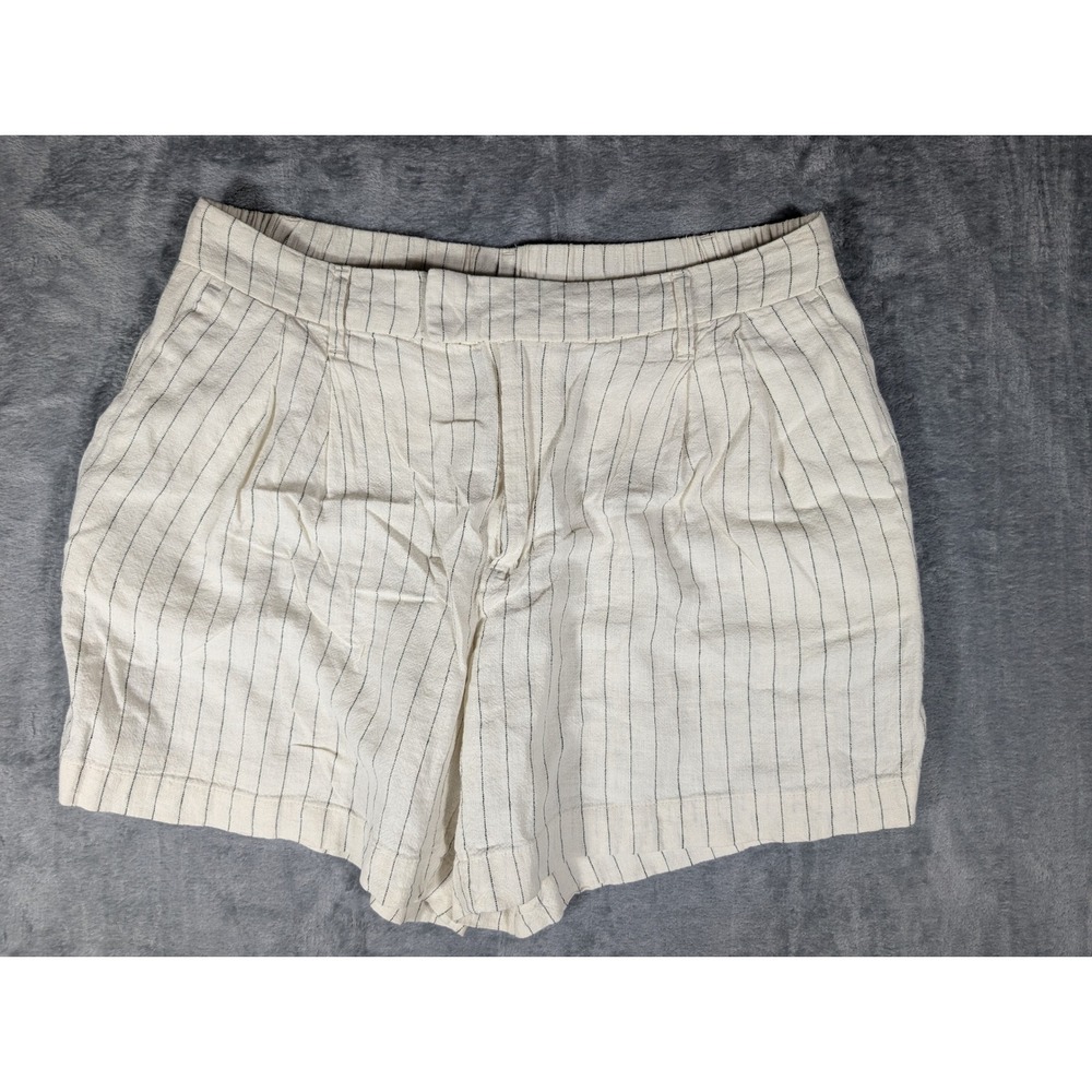 A New Day Women's Cream Black Pinstripe‎ Linen Blend Pleated Shorts Size 12